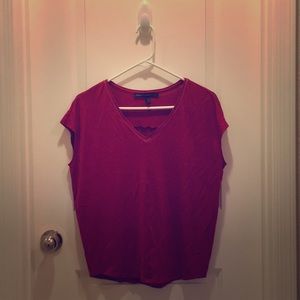 Red loose shirt sleeved shirt